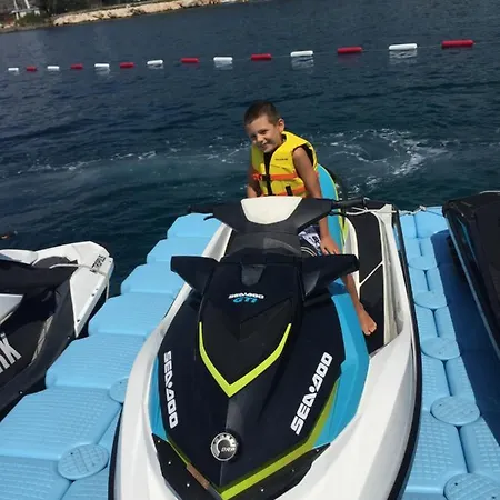 Lota 科斯特雷纳